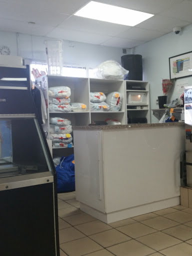 Laundromat «Busy Bees Coin Laundromat & Dry Cleaning», reviews and photos, 12390 Quail Roost Dr, Miami, FL 33177, USA