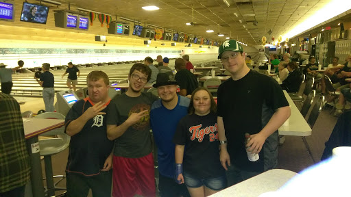 Bowling Alley «Three Hundred Bowl», reviews and photos, 100 Cass Lake Rd, Waterford Twp, MI 48328, USA