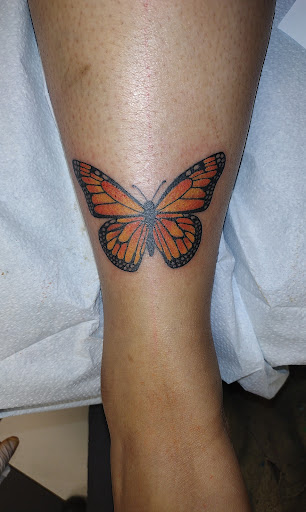 Tattoo Shop «Revelation Tattoo», reviews and photos, 7208 N Oak Trafficway, Gladstone, MO 64118, USA