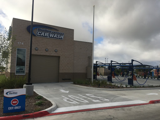 BlueWave Express Car Wash en Cibolo