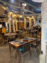 Atmosphère du Restaurant de spécialités à base de poisson-pêcheur Le D.C.P à saint gilles les bains - n°17