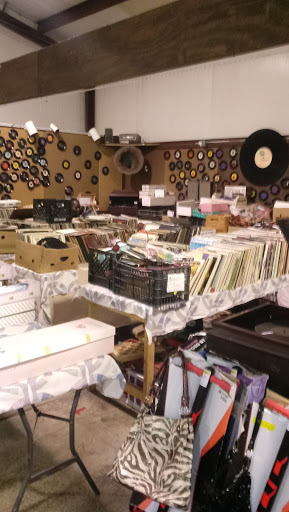 Flea Market «Cumberland Parkway Flea Market», reviews and photos, 305 Cumberland Gap Pkwy, Corbin, KY 40701, USA