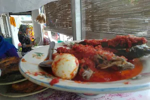Rumah Makan Kepala Ikan Mayong + Pecal image