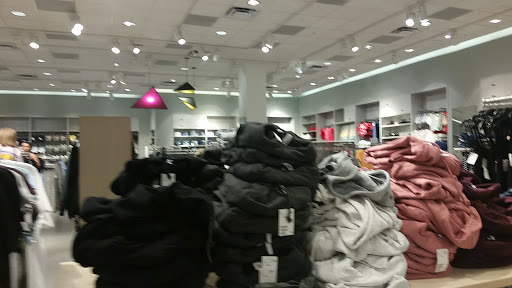 Clothing Store «H&M», reviews and photos, 5000 S Arizona Mills Cir #609, Tempe, AZ 85282, USA