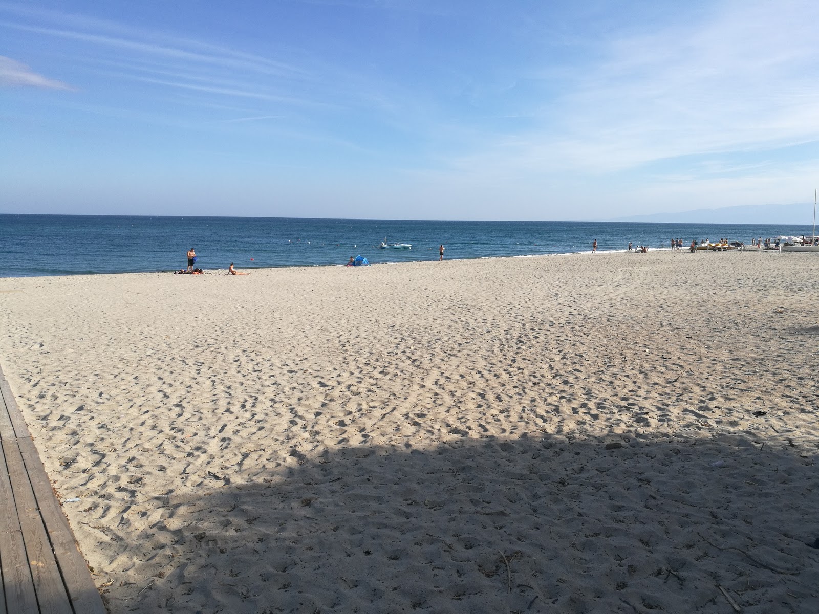 Foto de Simeri Mare beach - lugar popular entre os apreciadores de relaxamento