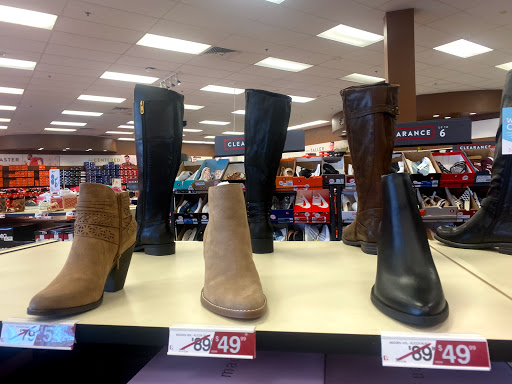 Shoe Store «Famous Footwear», reviews and photos, 9450 W Northern Ave, Glendale, AZ 85305, USA