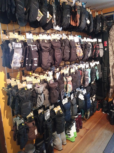 Snowboard Shop «No School Snowboard Shop», reviews and photos, 123 Old 108 Loop, Jeffersonville, VT 05464, USA