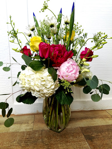 Gift Shop «Fireplace Gifts & Florist», reviews and photos, 6800 E Main St, Reynoldsburg, OH 43068, USA