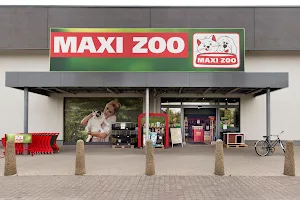 Maxi Zoo Poznań obok Kaufland image