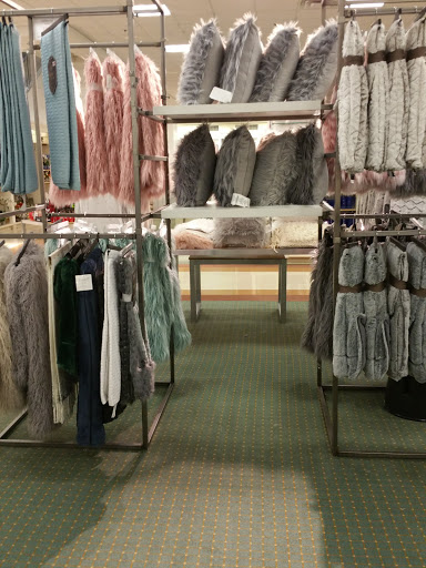 Department Store «Century 21 Department Store», reviews and photos, 1085 Old Country Rd, Westbury, NY 11590, USA