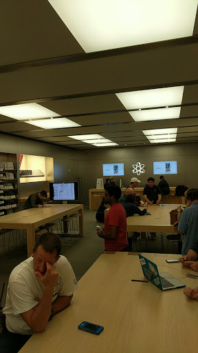 Computer Store «Apple Reston», reviews and photos, 11949 Market St, Reston, VA 20190, USA