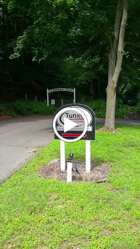 Auto Repair Shop «Tunxis Service Center», reviews and photos, 6 Park Pond Pl, Unionville, CT 06085, USA