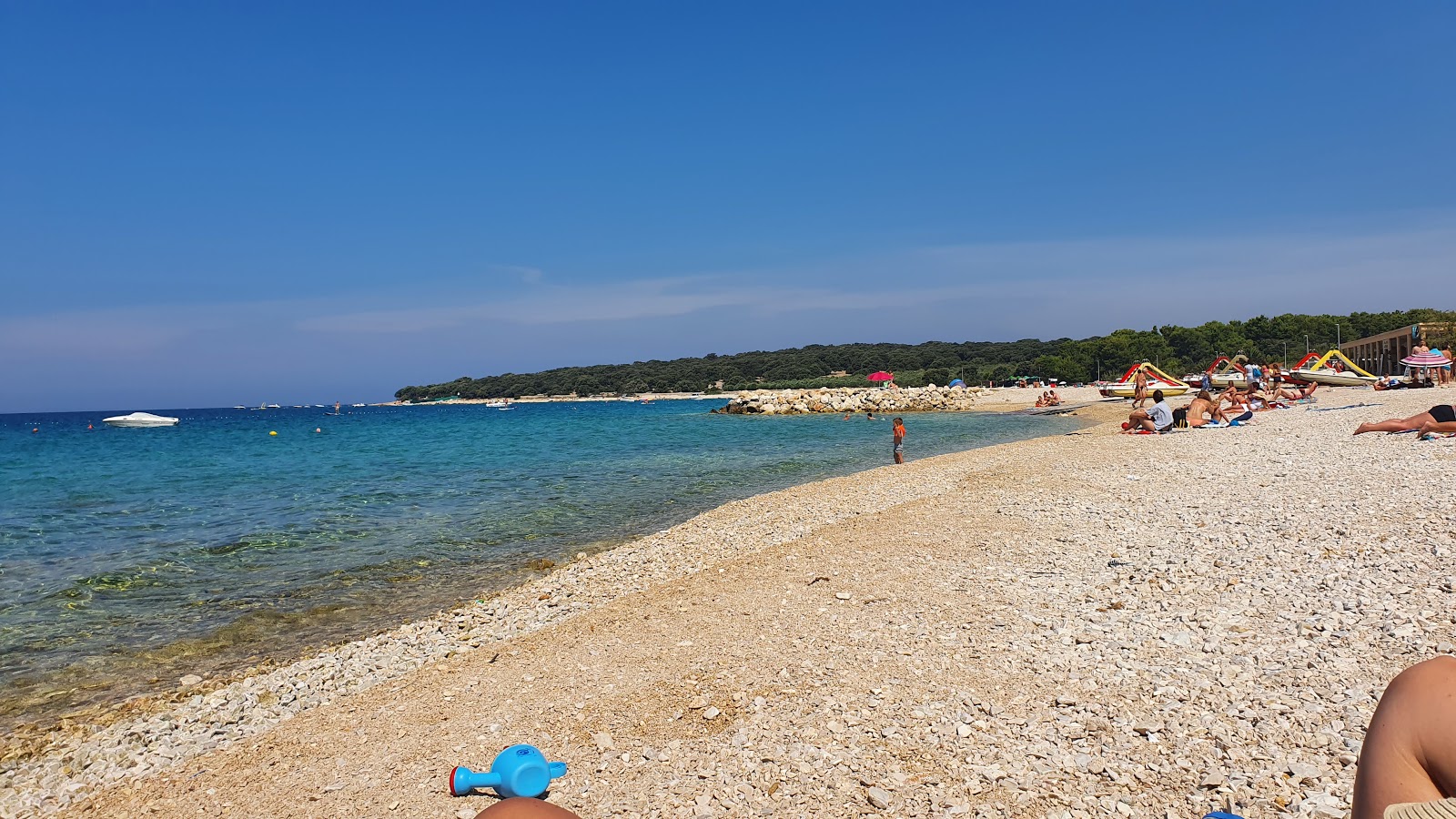 Photo de Gajac II beach avec caillou clair de surface