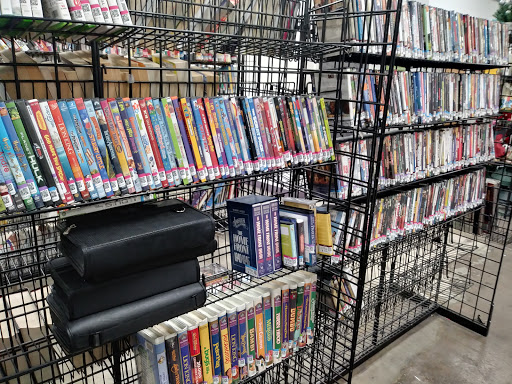 Thrift Store «32nd St & Chandler Goodwill Retail Store & Donation Center», reviews and photos, 15633 S 32nd St, Phoenix, AZ 85048, USA