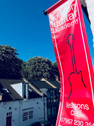 Guitar Lessons London : London Guitar Academy - Music store