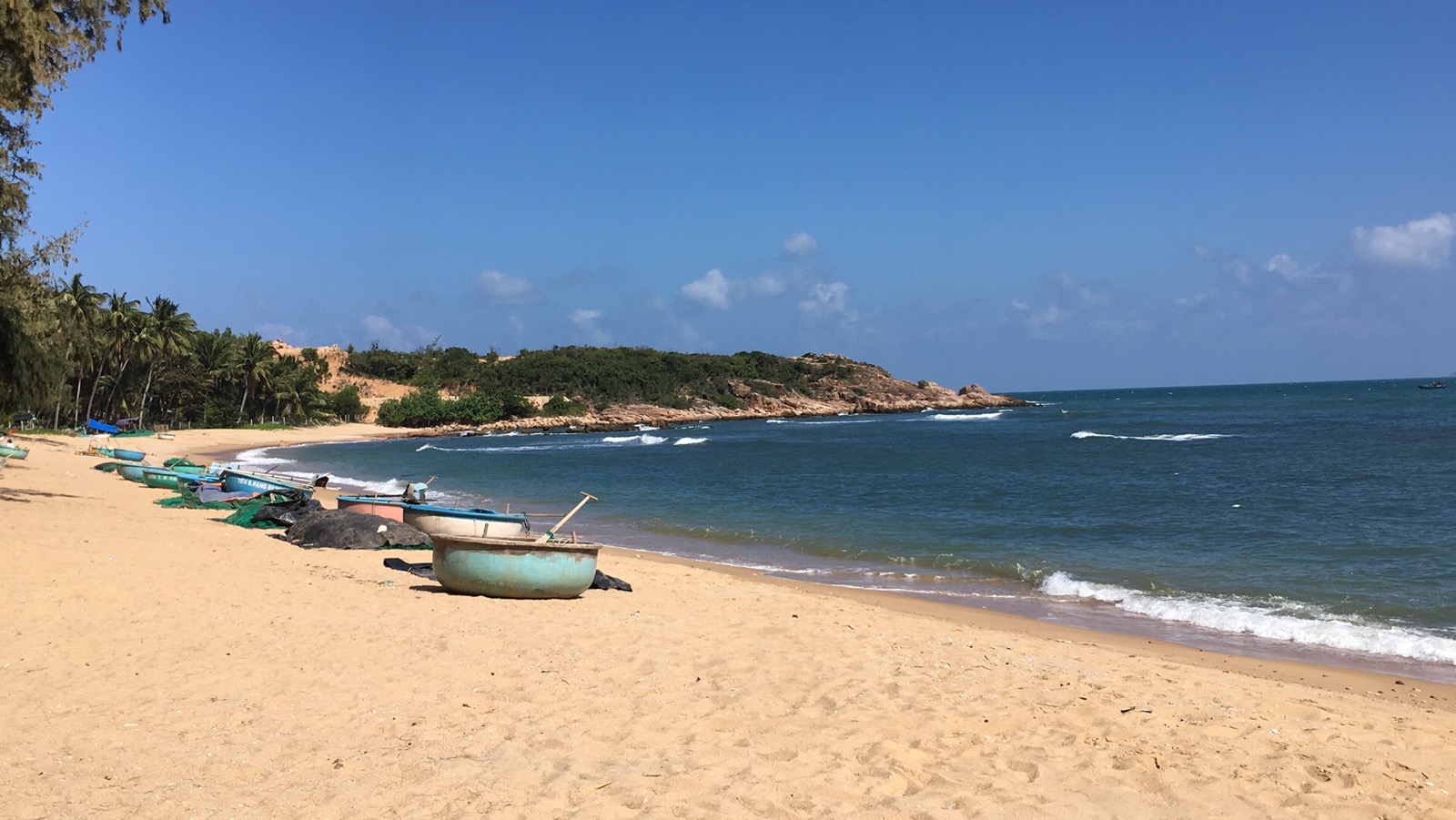 Foto van Bai Rang Beach met helder zand oppervlakte