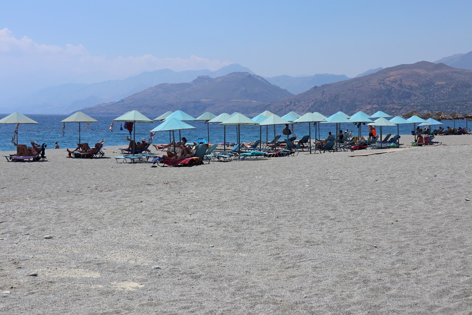 Fotografie cu Triopetra beach cu nivelul de curățenie înalt