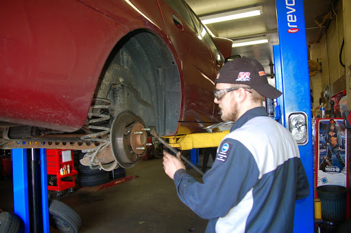 Auto Repair Shop «Quality Lubrication Oil Change and Auto Center», reviews and photos, 3450 E Walton Blvd, Auburn Hills, MI 48326, USA