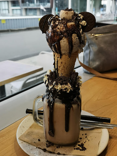 Reviews of The Enormous Crocodile & Shake Bar in Wellington - Ice cream