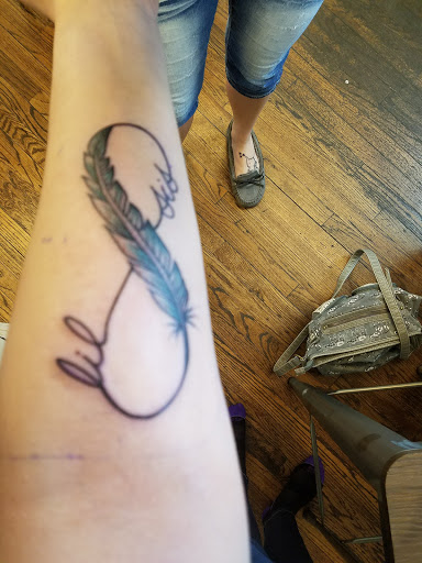 Tattoo Shop «Grinn & Barrett Tattoo and Piercing», reviews and photos, 3021 Leavenworth St, Omaha, NE 68105, USA