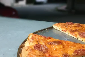 Disturbio Pizza image