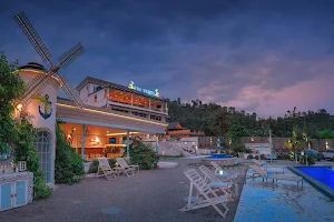 The Beach Bar and Lodge image