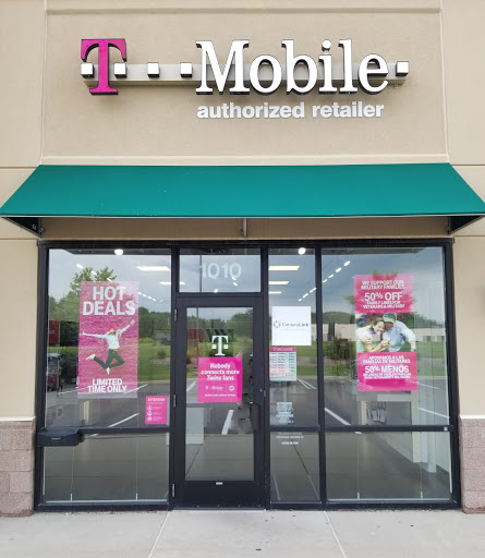 Cell Phone Store «T-Mobile», reviews and photos, 1010 Gateway Dr, Chaska, MN 55318, USA