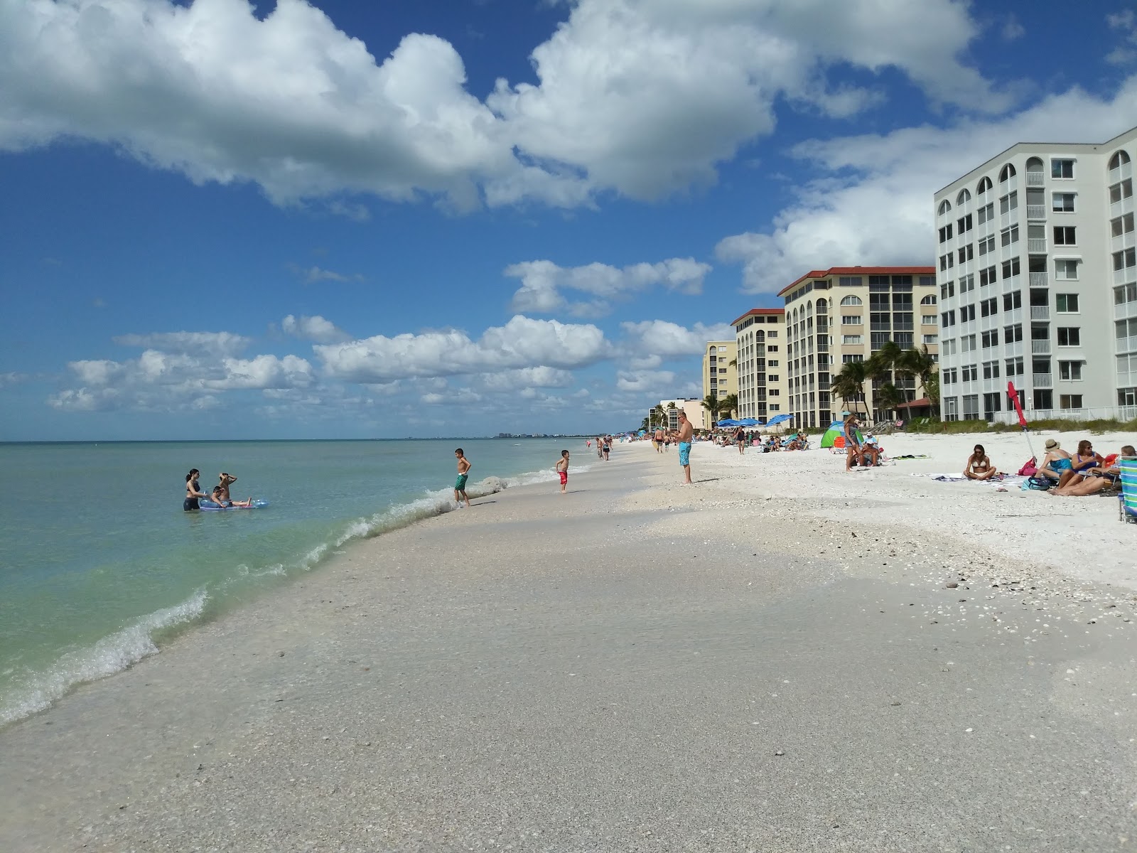 Foto von Little Hickory beach mit weißer sand Oberfläche