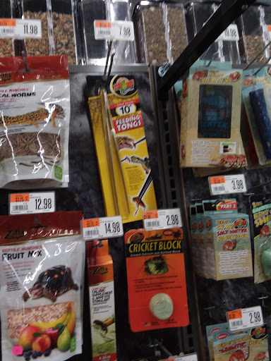 Pet Supply Store «Pet Supplies Plus», reviews and photos, 13360 W 87th St Pkwy, Lenexa, KS 66215, USA