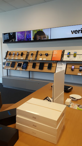 Cell Phone Store «Verizon», reviews and photos, 1608 S Robert St, West St Paul, MN 55118, USA