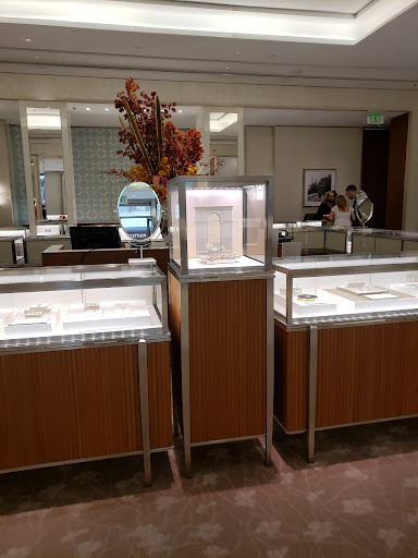 Jewelry Store «Tiffany & Co.», reviews and photos, 1 Garden State Plaza Blvd, Paramus, NJ 07652, USA