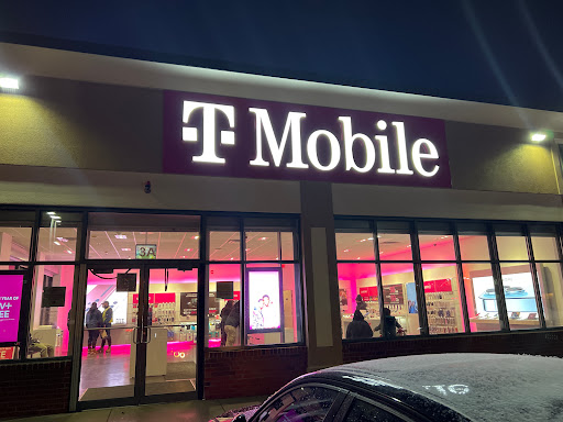 Cell Phone Store «T-Mobile», reviews and photos, 3 Everett St, Revere, MA 02151, USA