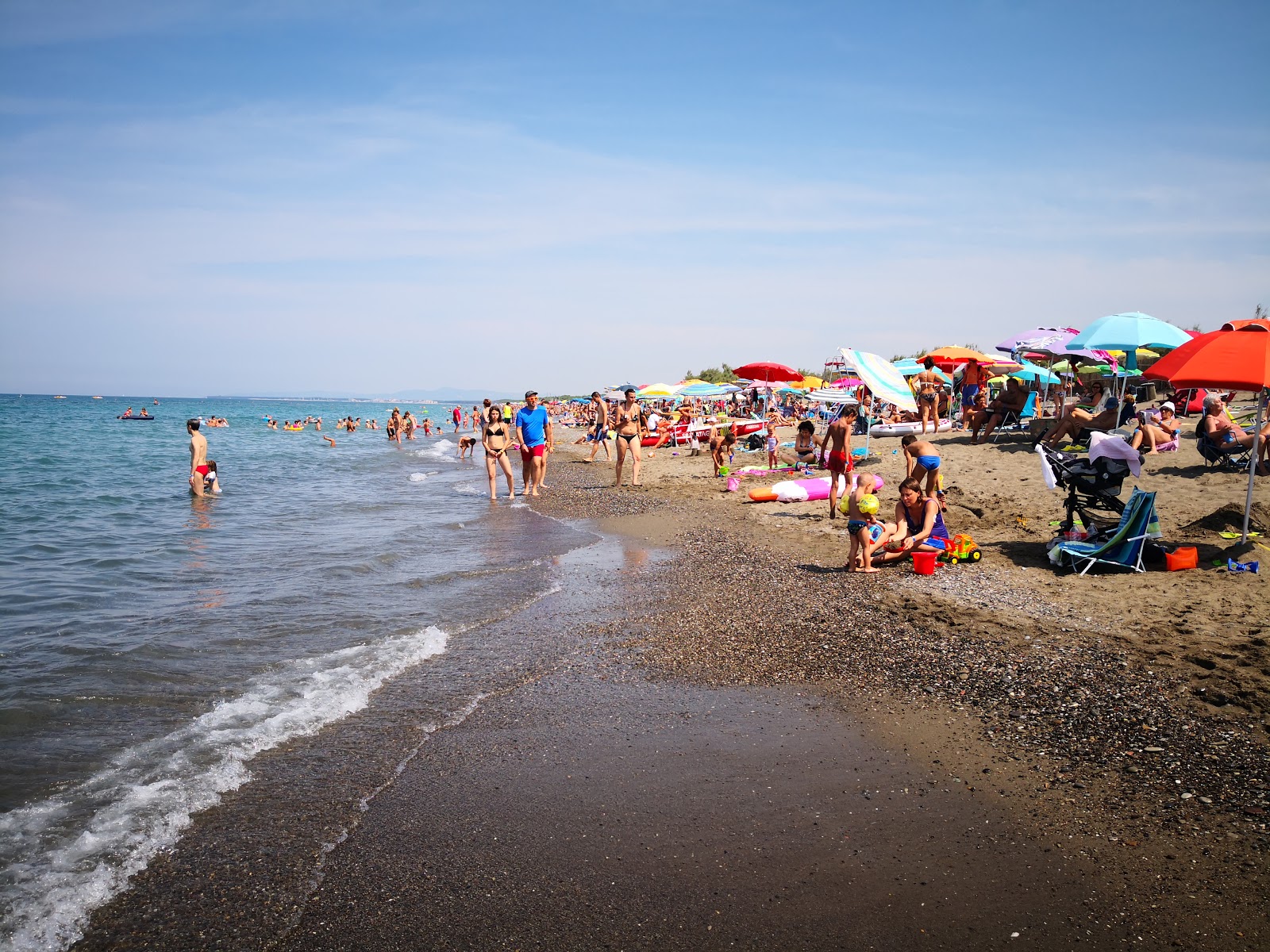 Fotografie cu Marina di Bibbona II cu o suprafață de apa albastra