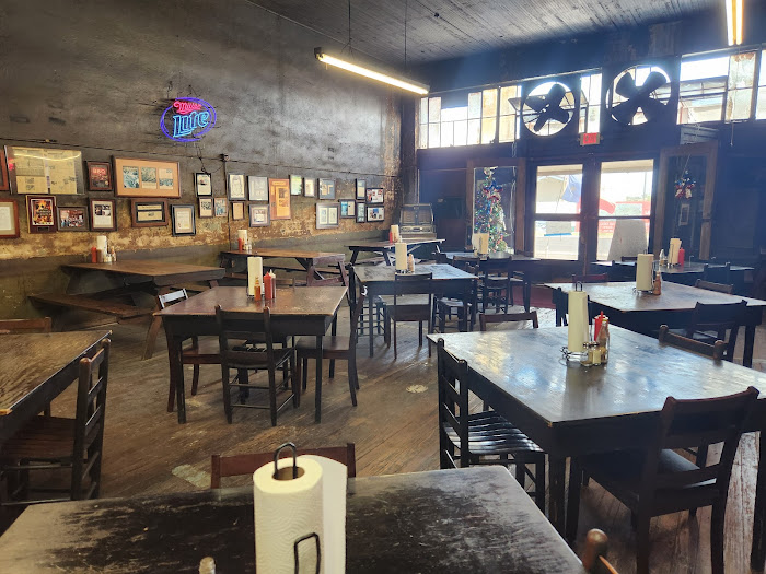 Barbecue restaurant near Taylor Village Inn