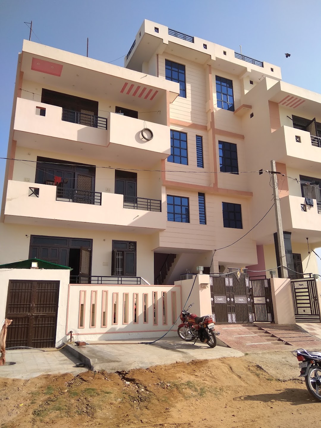 RAAZ HOSTEL