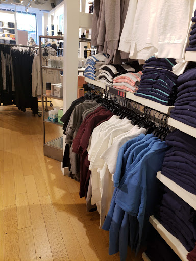 Clothing Store «AEO Factory & Aerie Store», reviews and photos, 256 E Fordham Rd, Bronx, NY 10458, USA