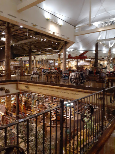 Sporting Goods Store «Bass Pro Shops», reviews and photos, 951 E Lewis and Clark Pkwy, Clarksville, IN 47129, USA