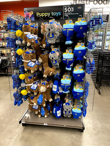 Pet Supply Store «Unleashed by Petco», reviews and photos, 81 7th Ave, Brooklyn, NY 11217, USA