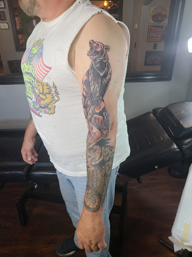 Tattoo Shop «Catch 22 Tattoo», reviews and photos, 1505 Madison Ave, Painesville, OH 44077, USA