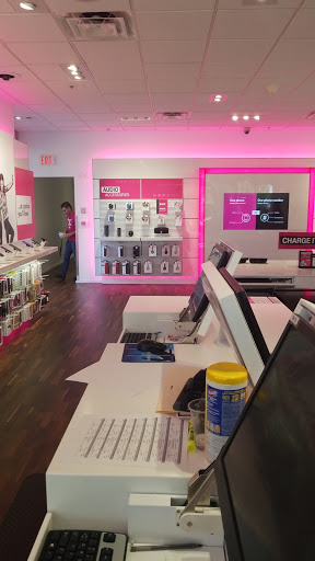 Cell Phone Store «T-Mobile», reviews and photos, 1327 N University Dr, Coral Springs, FL 33071, USA