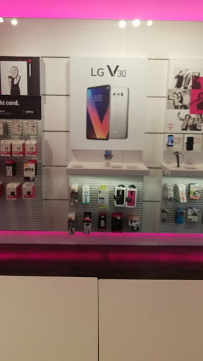 Cell Phone Store «T-Mobile», reviews and photos, 5691 Red Bug Lake Rd #11, Winter Springs, FL 32708, USA