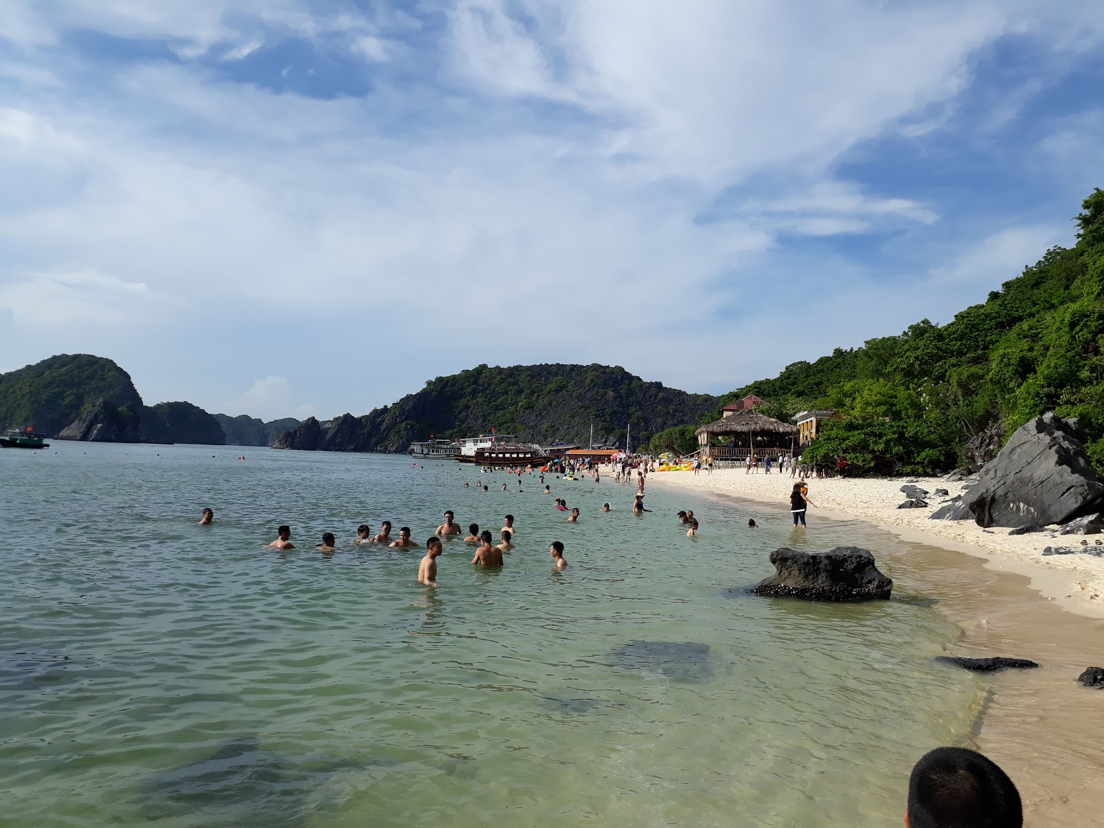 Fotografie cu Monkey Island beach cu nivelul de curățenie înalt