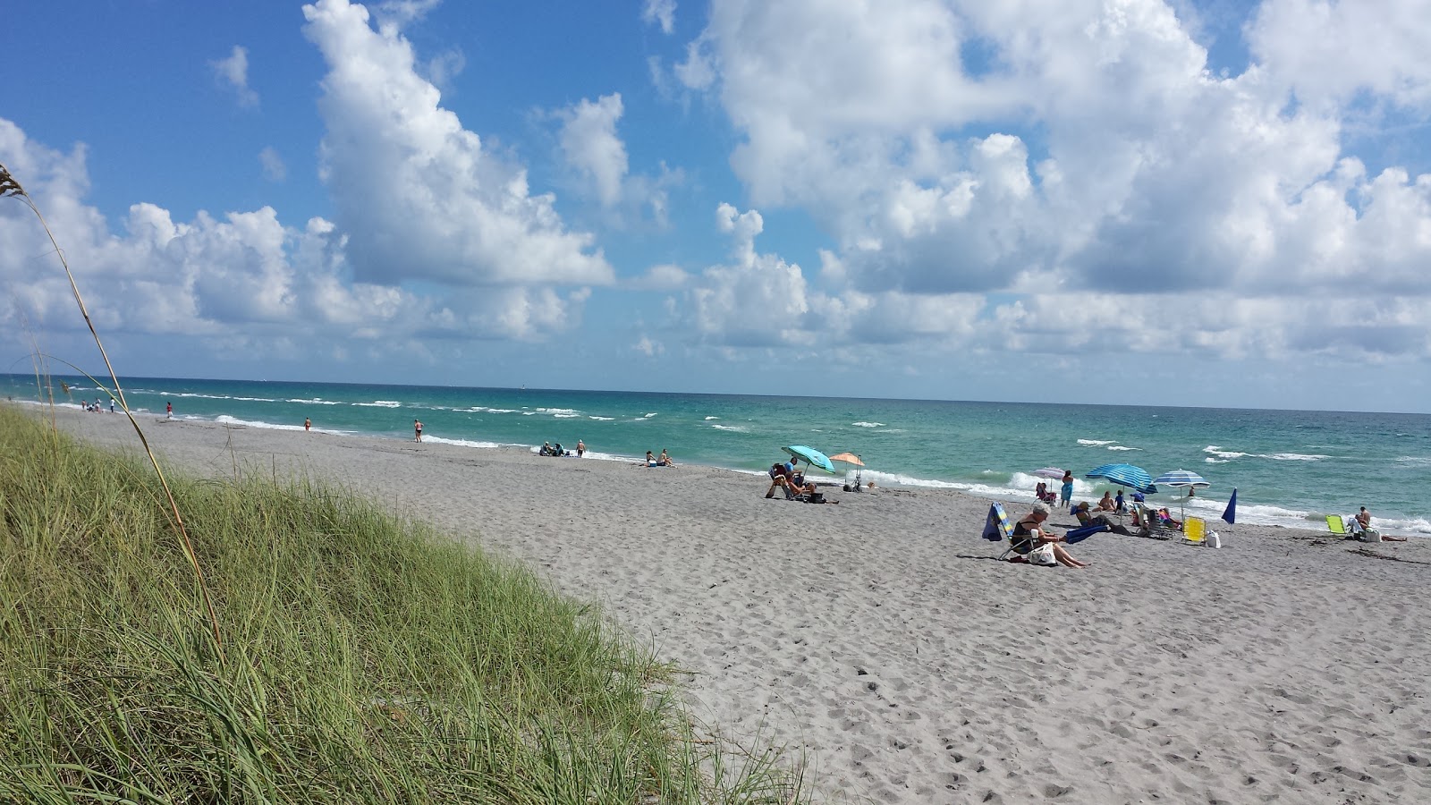 Foto de Hobe Sound beach com areia bege de conchas superfície