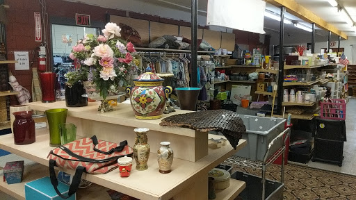 Thrift Store «Helping Hands Thrift Store Bothell», reviews and photos, 19213 Bothell Everett Hwy, Bothell, WA 98012, USA