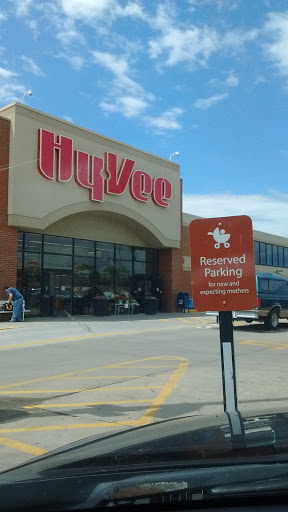 Hy-Vee, 2453 N Court St, Ottumwa, IA 52501, USA, 
