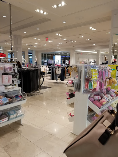 Clothing Store «Forever 21», reviews and photos, 2325 Stoneridge Mall Rd, Pleasanton, CA 94588, USA