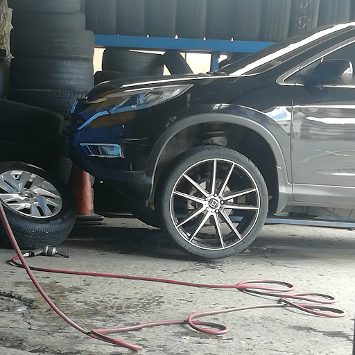 Reparación de llantas en vía porras( Super tires Panama🇵🇦)