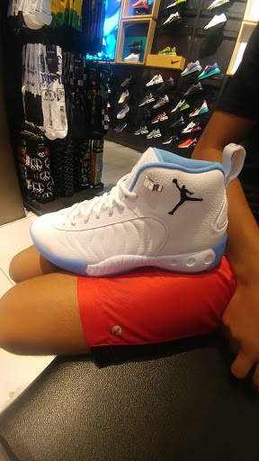 Shoe Store «Foot Locker», reviews and photos, 102 Smith Haven Mall, Lake Grove, NY 11755, USA