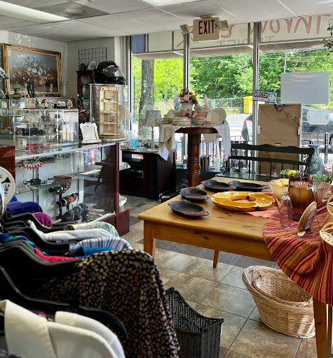 Thrift Store «Throw Back Thrift», reviews and photos, 1344 Easton Rd, Abington, PA 19001, USA
