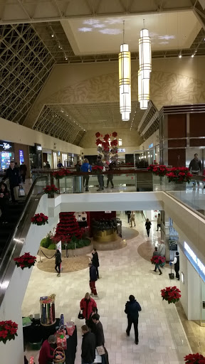 Shopping Mall «The Shops at Chestnut Hill», reviews and photos, 199 Boylston St, Chestnut Hill, MA 02467, USA